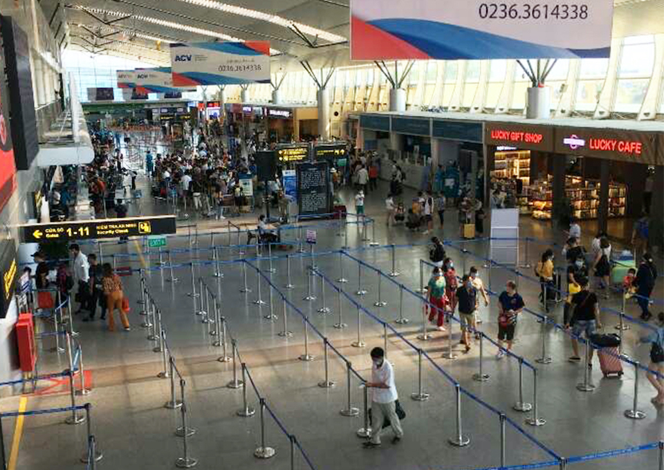 Da Nang airport at 7 pm on 27 Jul 2020