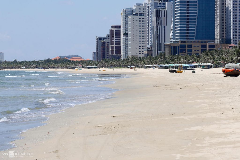 My Khe beach in Da Nang empty of people 28 Jul 2020