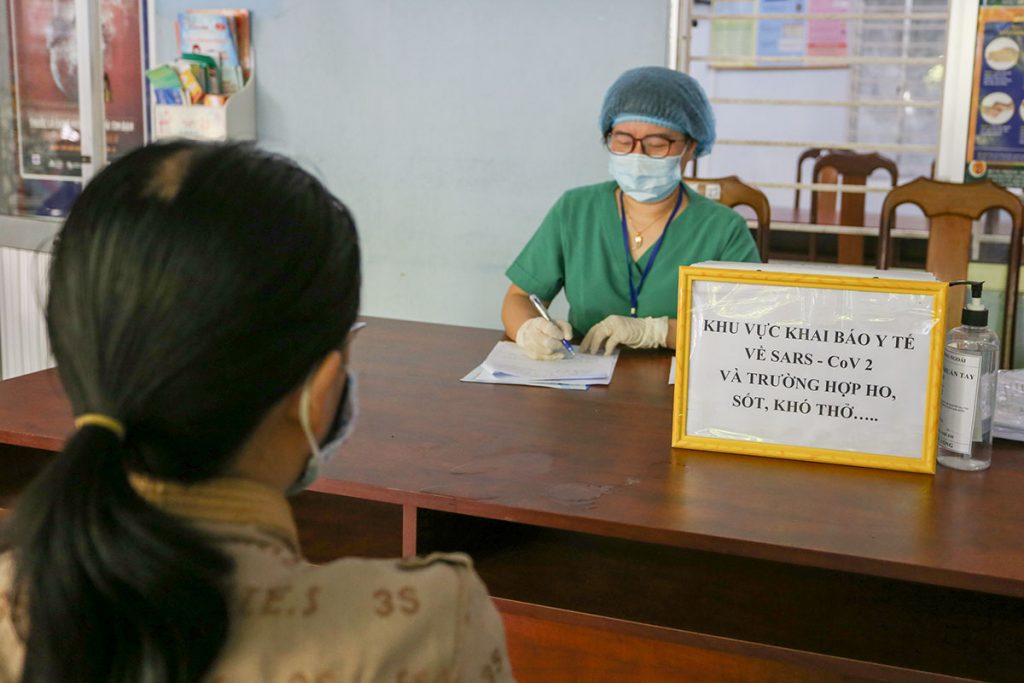 neighbors of patients 416 and 418 are asked to report their health conditions with the local health authorities Da Nang Vietnam 26 Jul 2020