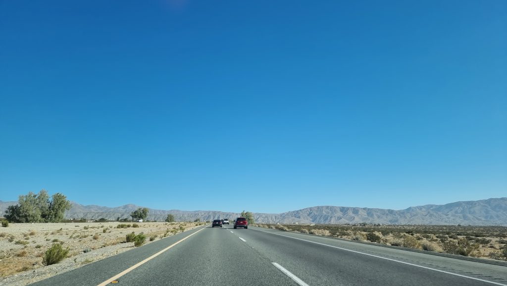 the drive between LA and Joshua Tree national park 2022