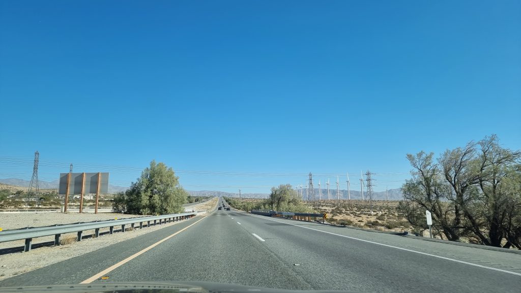 the drive between LA and Joshua Tree national park 2022