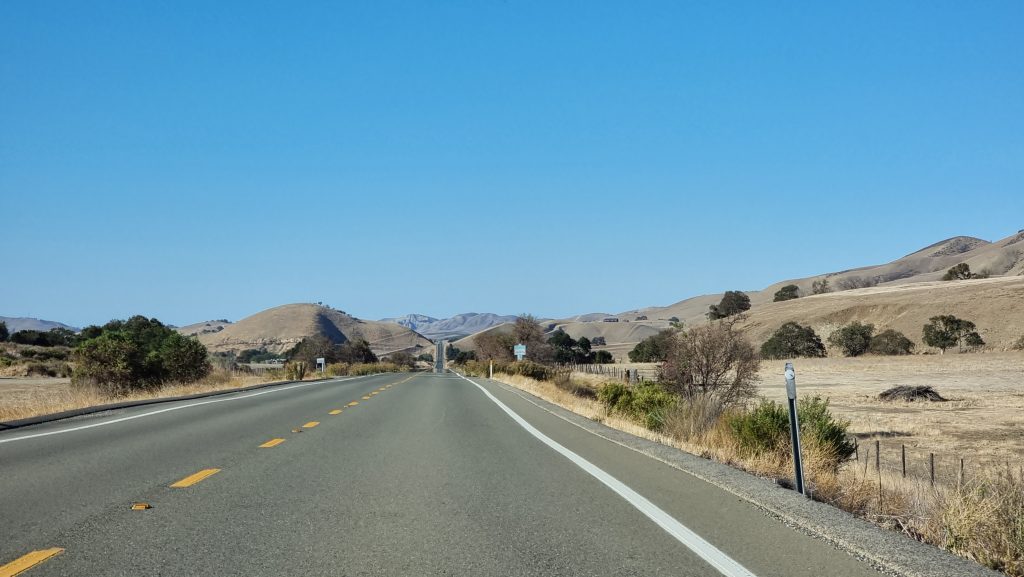 road to pinnacles national park 